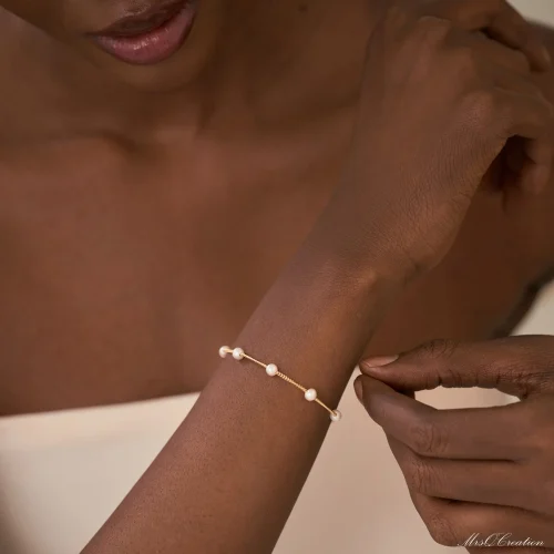 Dainty Gold Pearl Bracelet Round Freshwater Minimal Bridesmaid