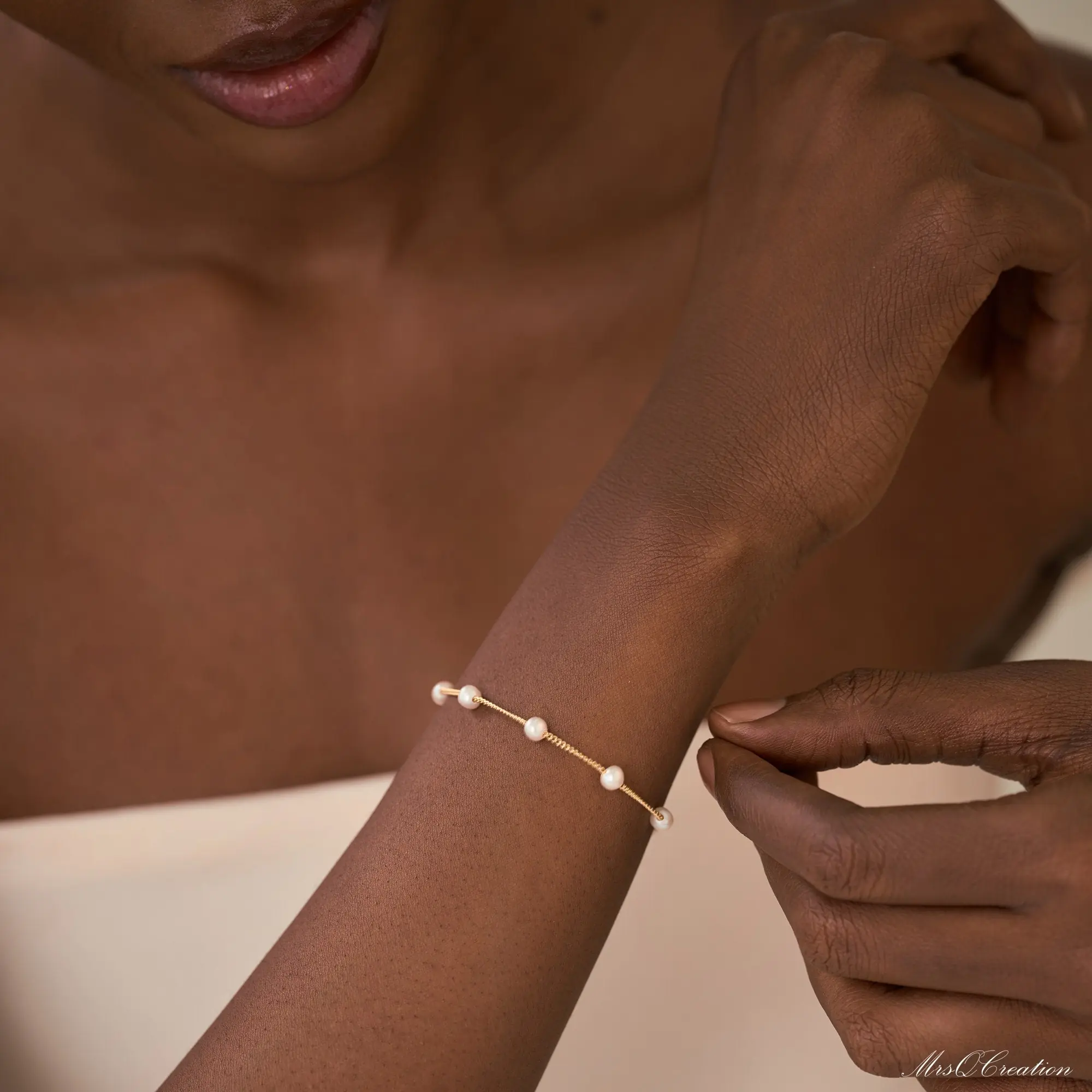 Dainty Gold Pearl Bracelet Round Freshwater Minimal Bridesmaid