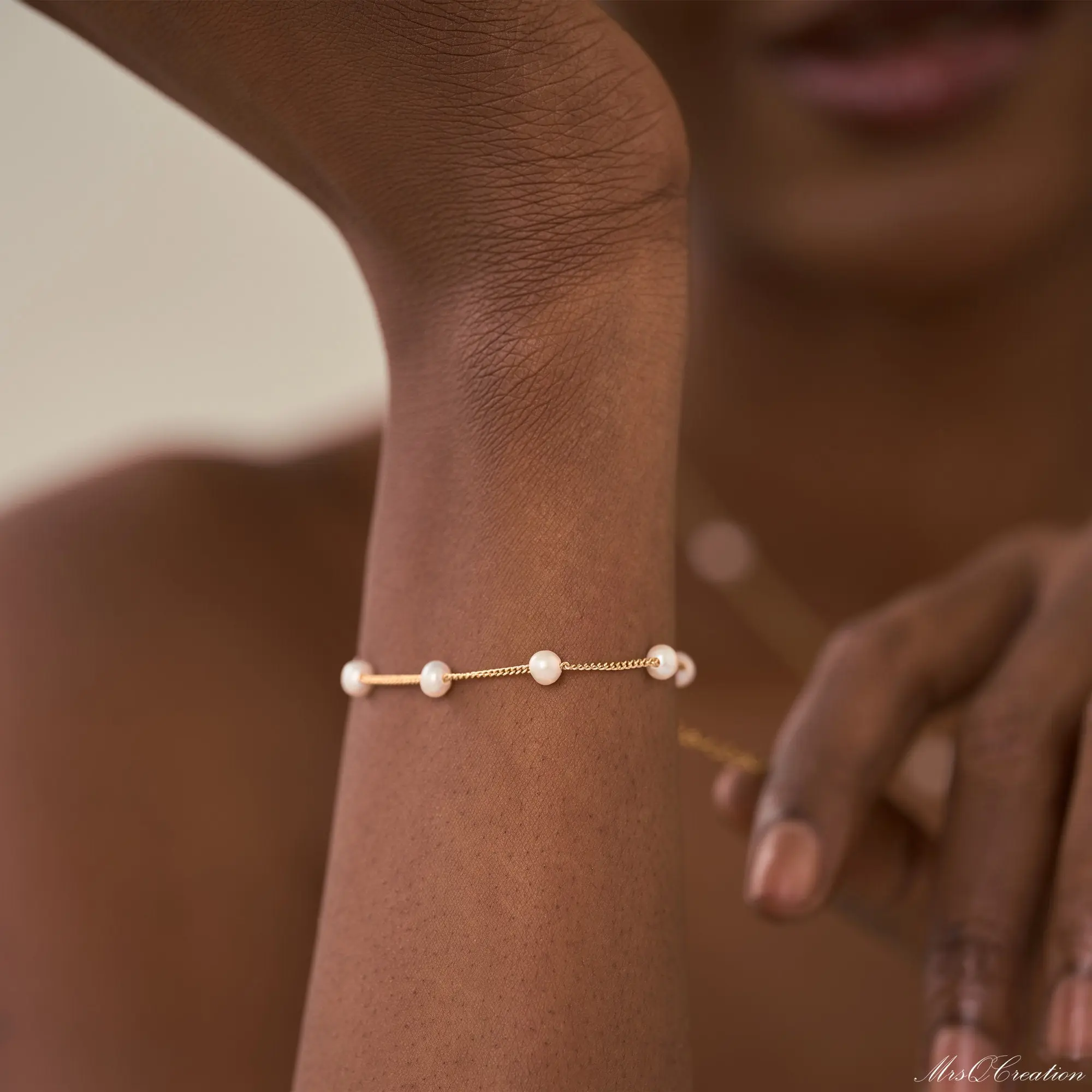 Dainty Gold Pearl Bracelet Round Freshwater Minimal Bridesmaid