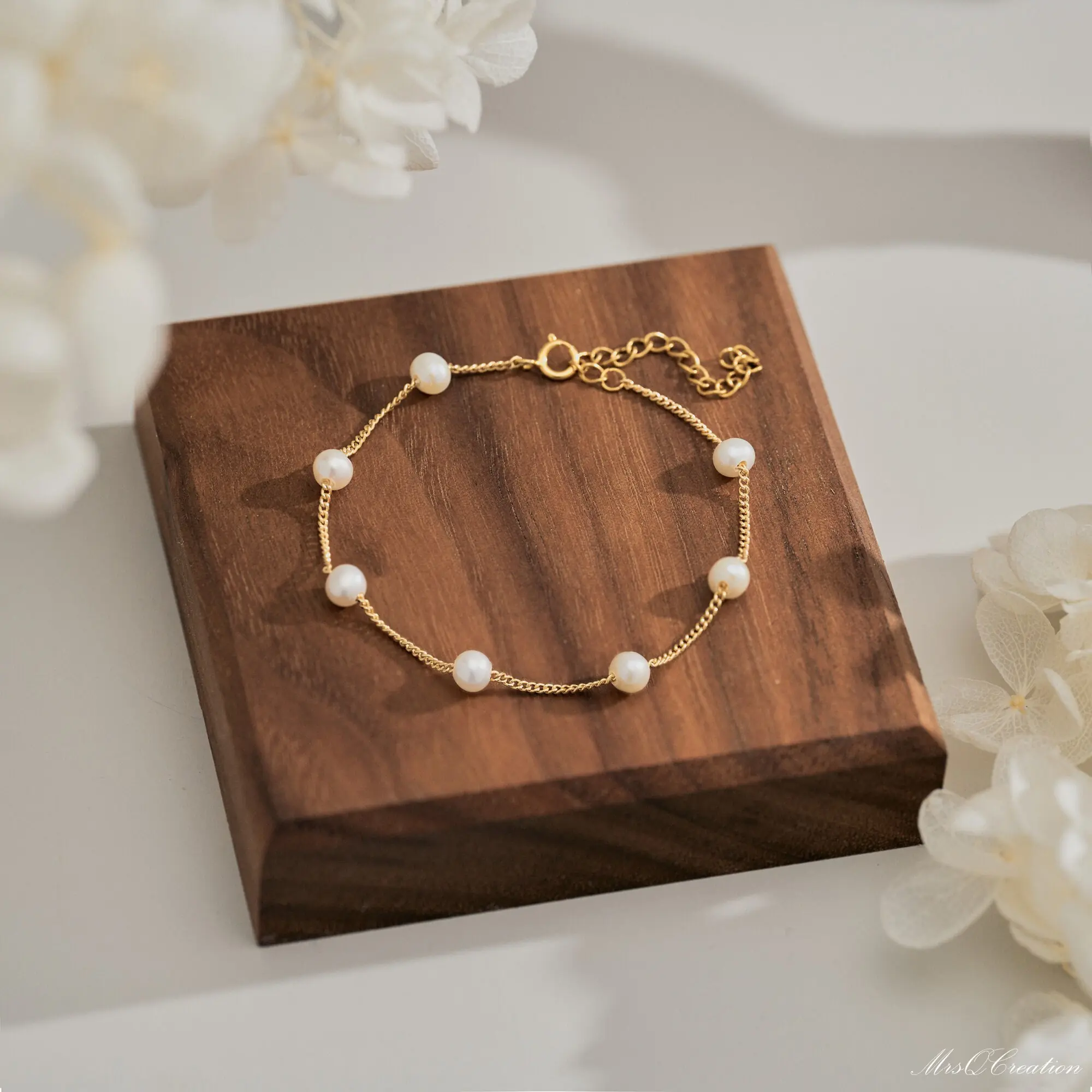 Dainty Gold Pearl Bracelet Round Freshwater Minimal Bridesmaid